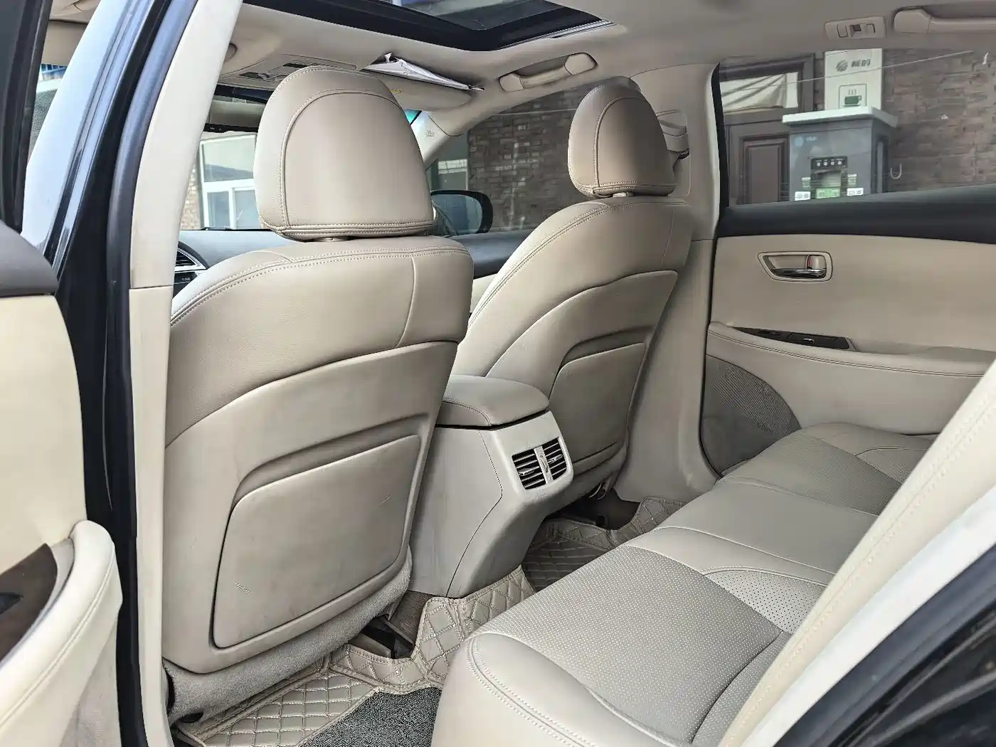 Фото 6 - Lexus ES