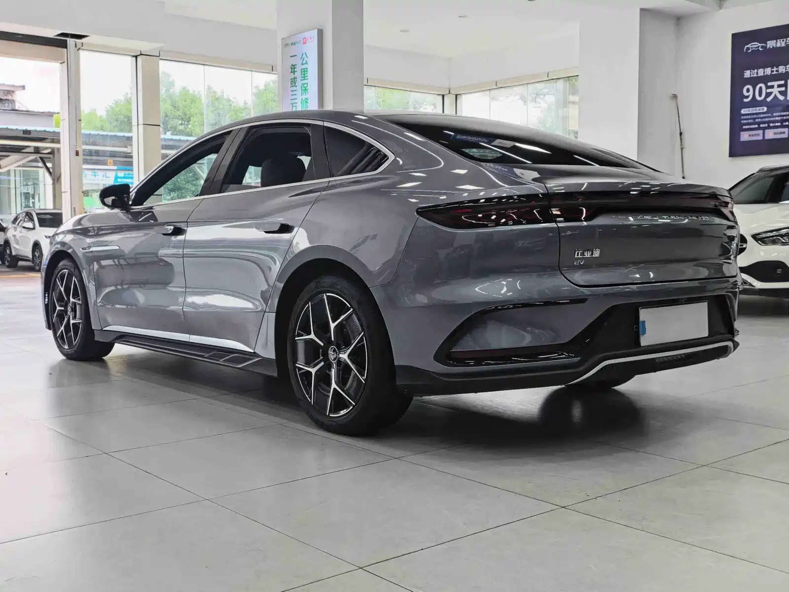 Фото 9 - BYD Han