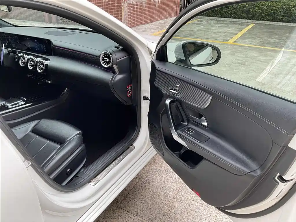 Mercedes-Benz A-Class 2020 A 200 L Sport Sedan фото 7