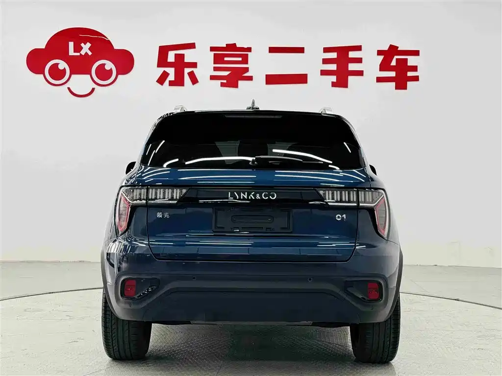 Lynk & Co 01 2017 2.0T 2WD Pro Shine Edition фото 4