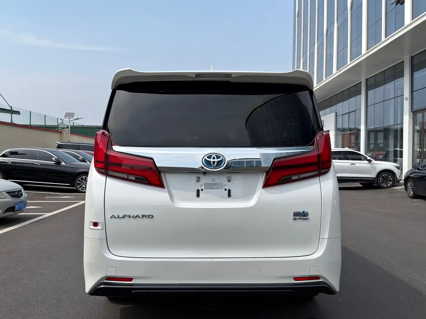Toyota Alphard 2021 Hybrid 2.5L Luxury фото 16