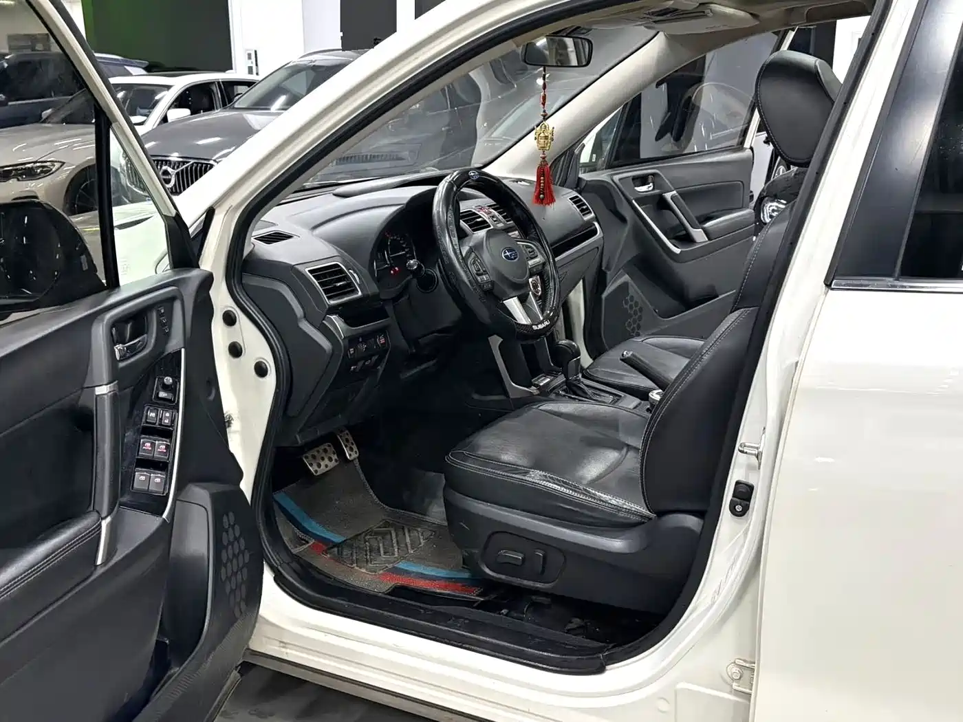 Subaru Forester 2016 2.5i Prestige Navigation Edition фото 12