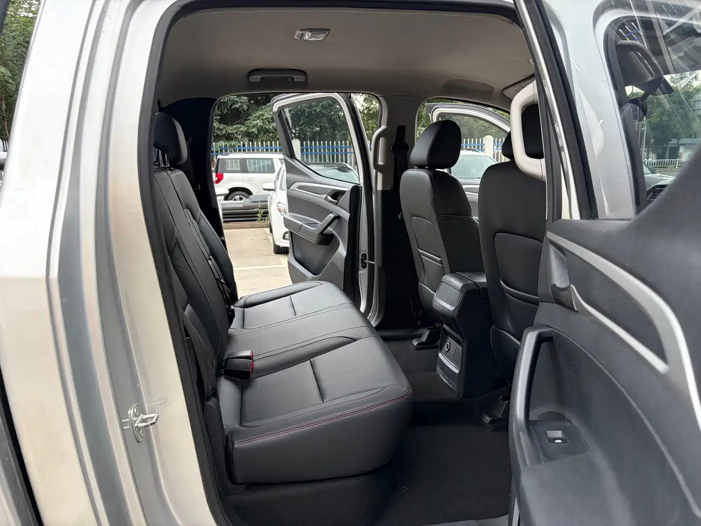 SAIC Maxus Maxus T60 2018 2017 2.8T Diesel Manual 2WD High Chassis Comfort Standard Cab China V