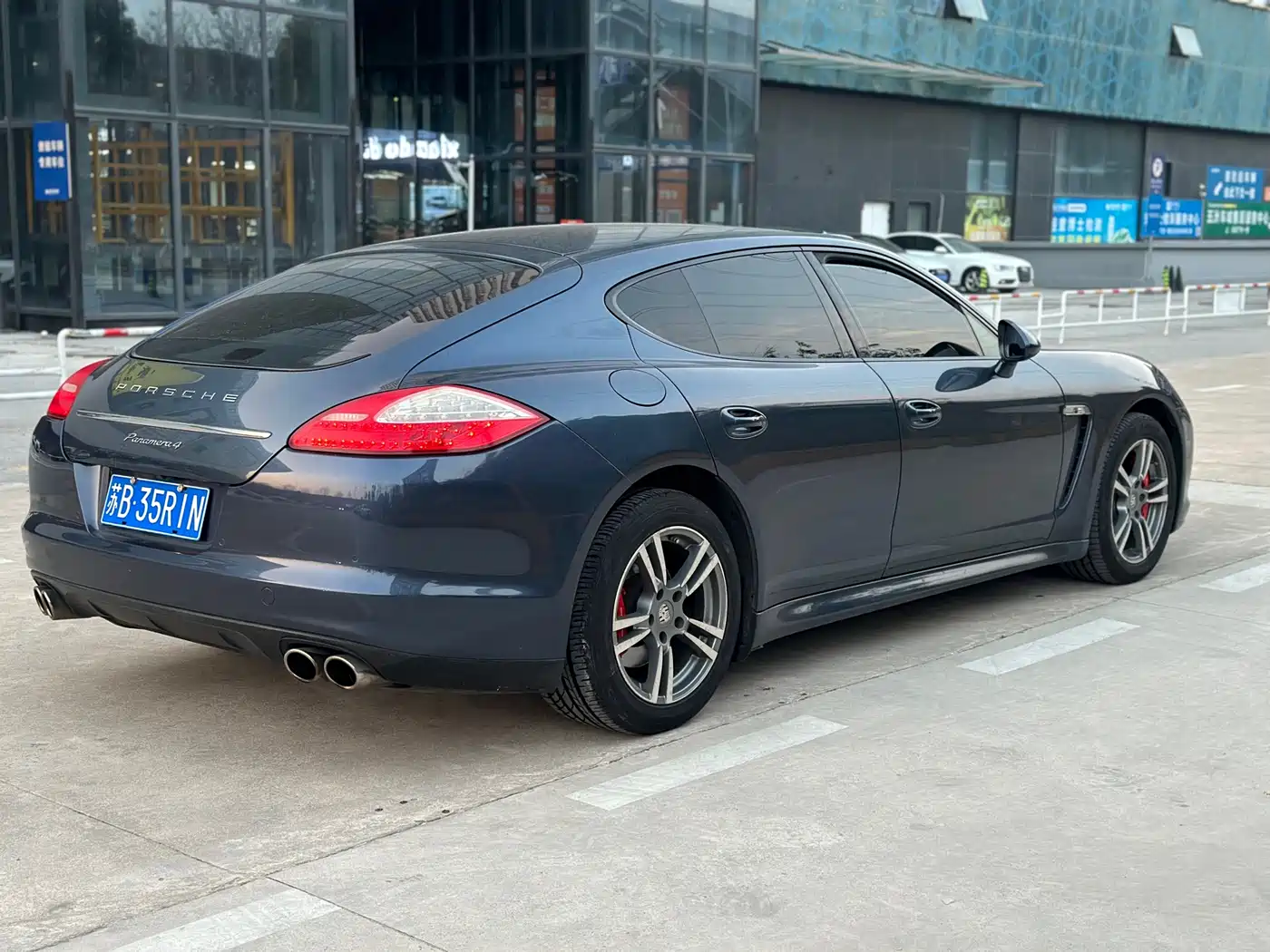 Porsche Panamera 2013 Panamera Platinum Edition 3.6L фото 4