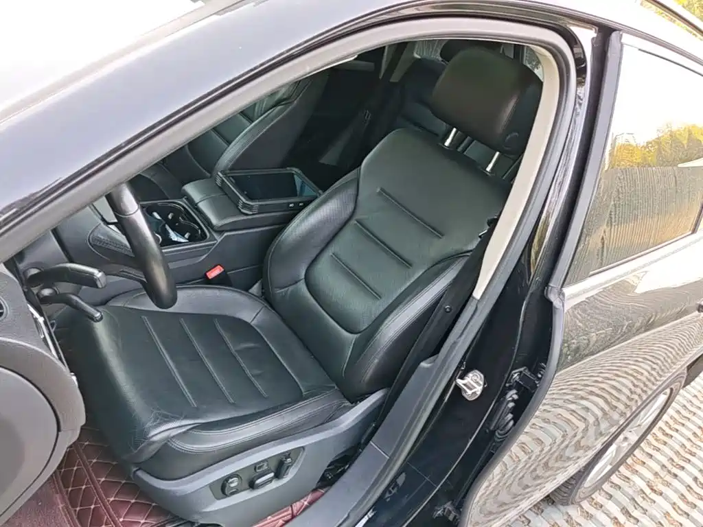 Фото 15 - Volkswagen Touareg