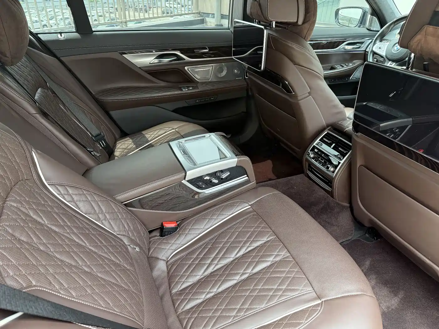 BMW 7 Series 2022 740Li xDrive Executive M Sport Package фото 9