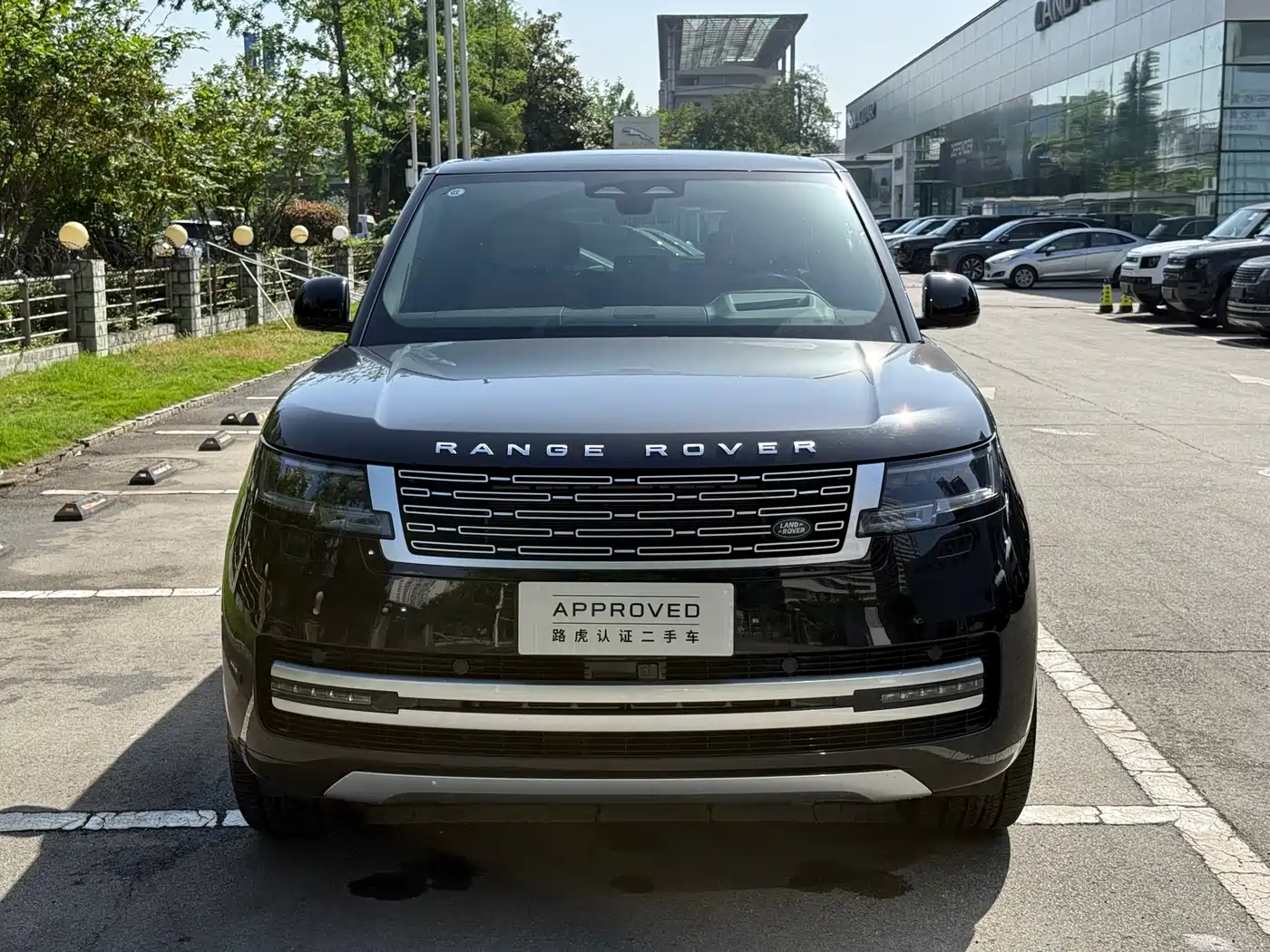 Land Rover Range Rover 2024 3.0 L6 400PS Genesis Extended фото 2