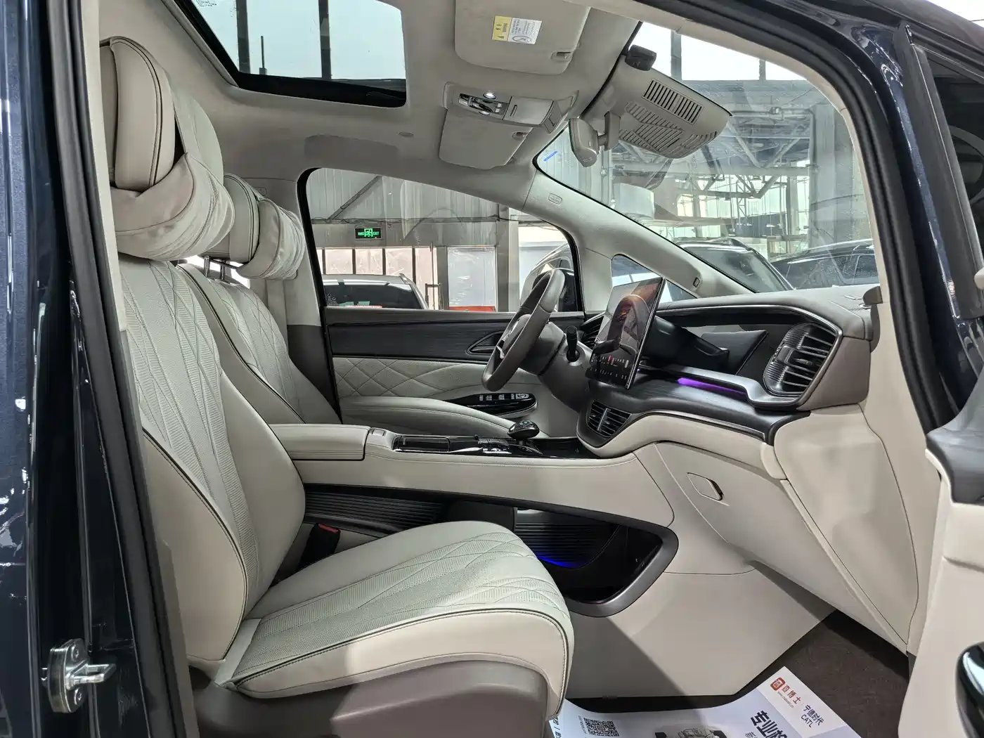 Denza D9 2022 DM-i 970 AWD Flagship фото 18