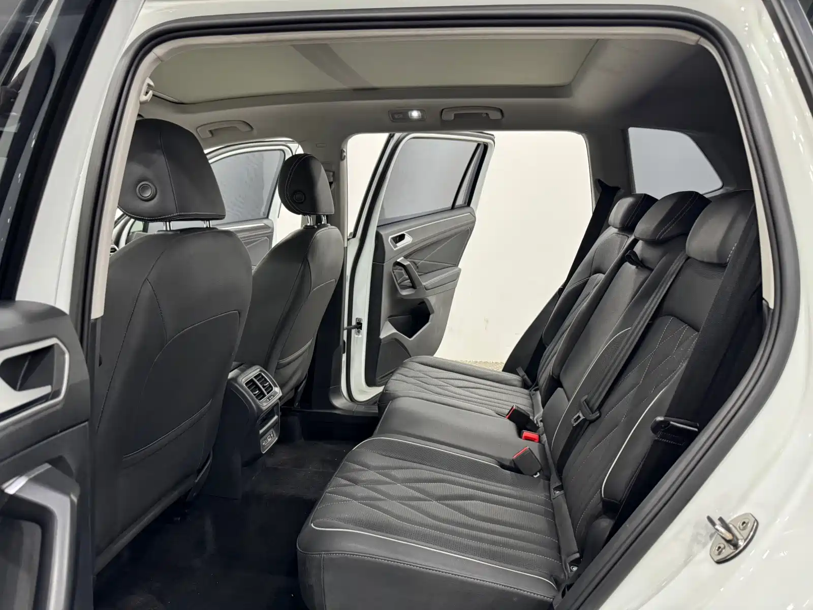 Photo 6 - Volkswagen Tiguan L