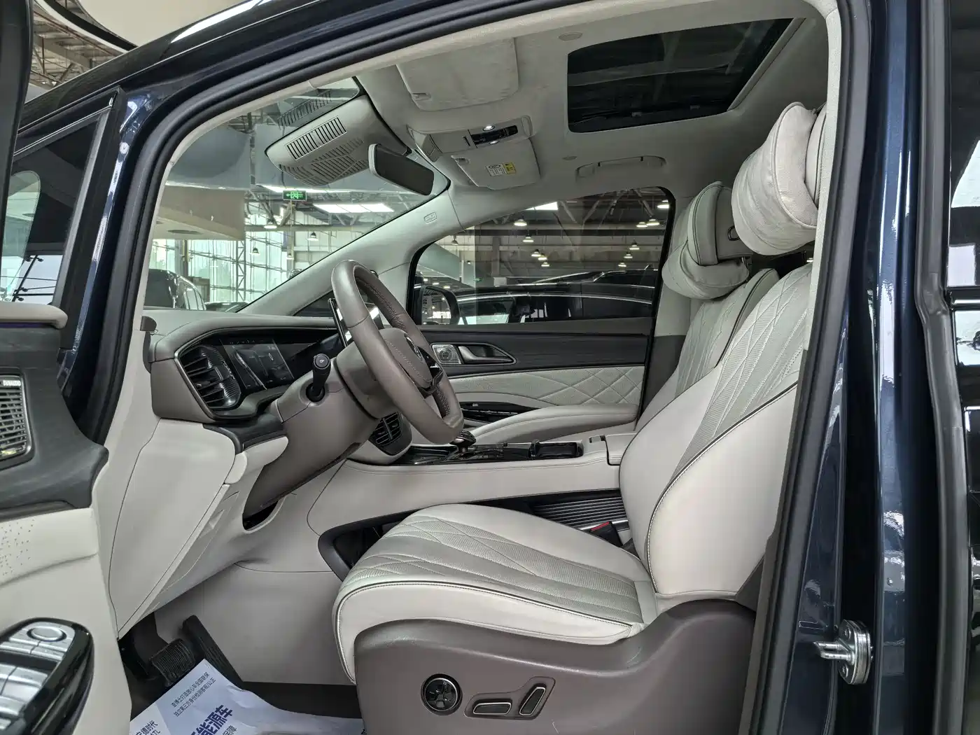 Denza D9 2022 DM-i 970 AWD Flagship фото 10