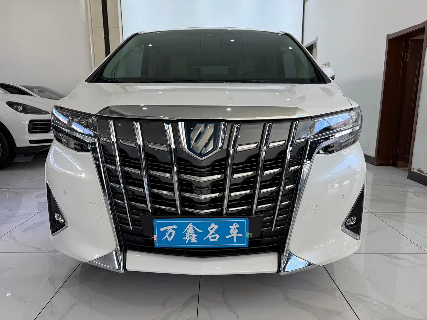 Toyota Alphard 2021 Hybrid 2.5L Premium фото 2