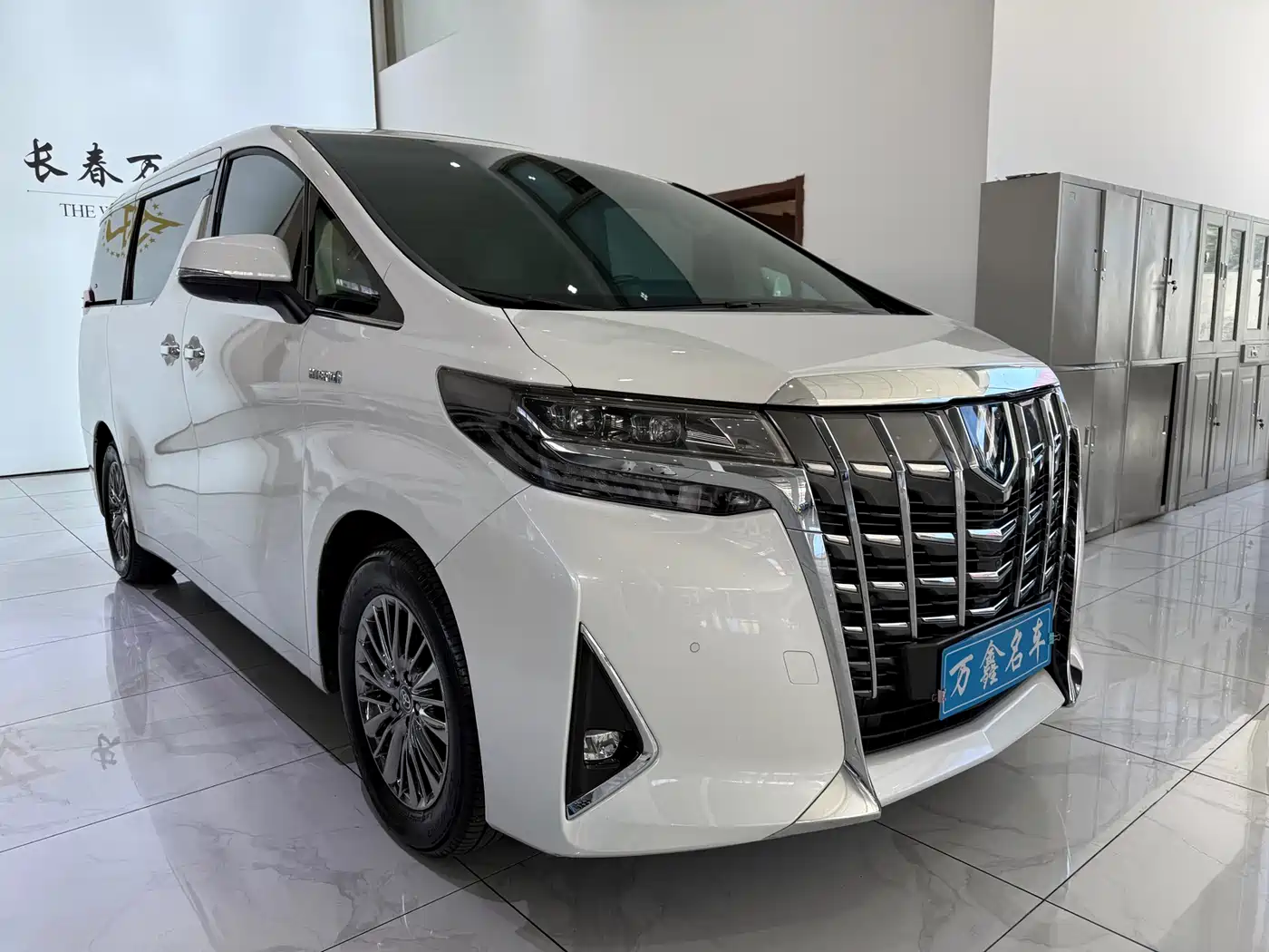Toyota Alphard 2021 Hybrid 2.5L Premium фото 3
