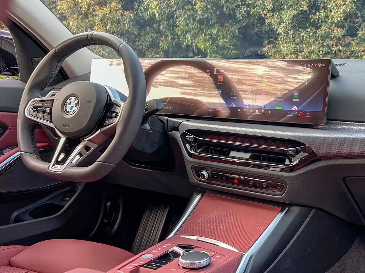 BMW 3 Series 2025 330Li M Sport Night Edition фото 13