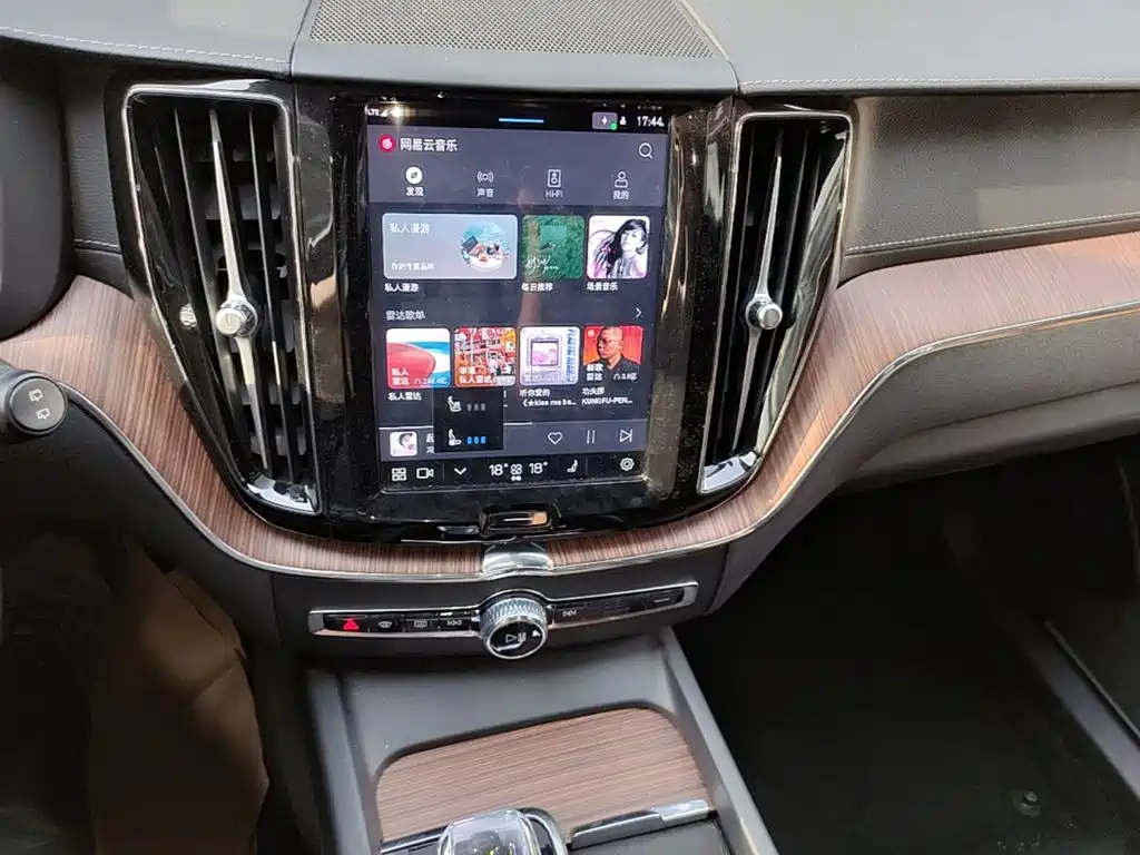 Volvo XC60 Plug-in Hybrid 2024 2024 T8 PHEV Long Range AWD Smart Elegance Luxury Edition
