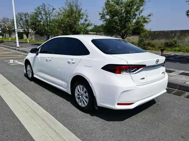 Toyota Corolla 2019 1.2T S-CVT GL-i Luxury Edition — фото 3