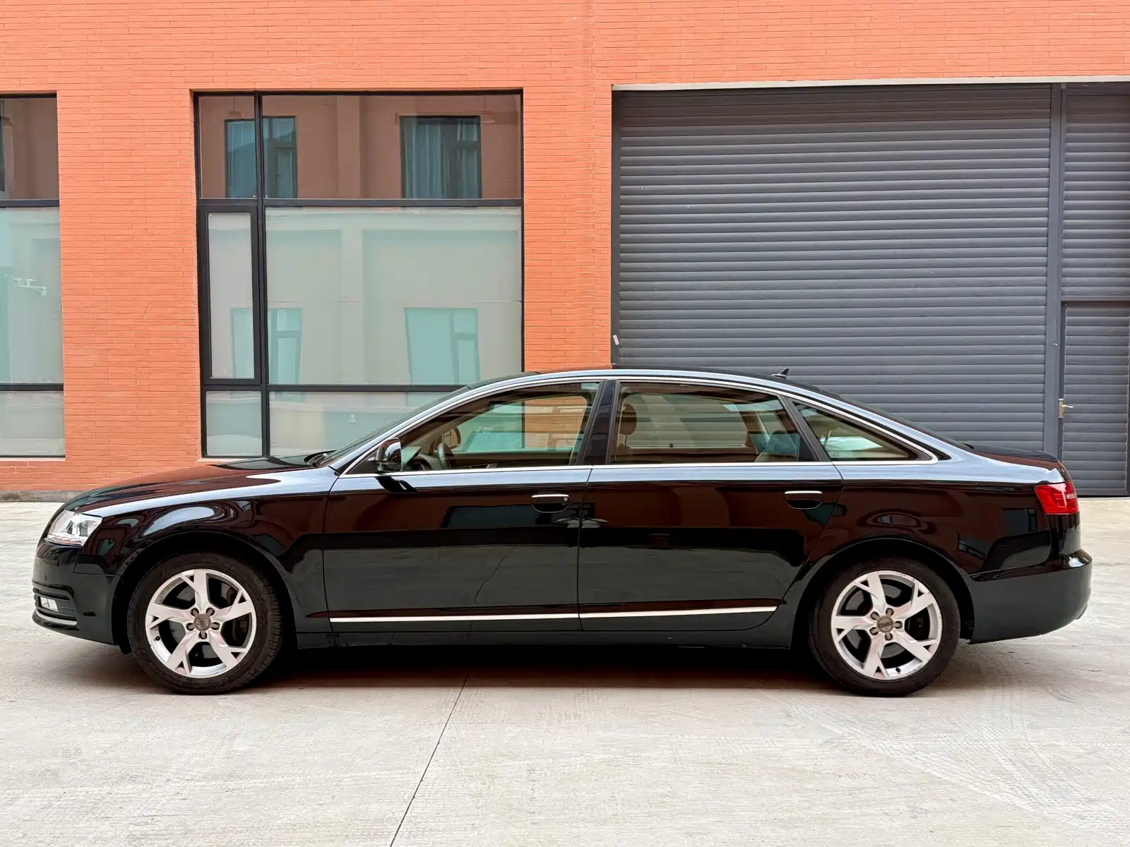 Фото 7 - Audi A6L