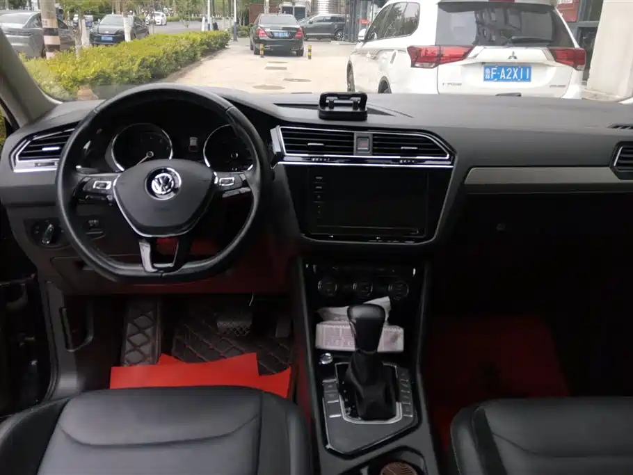 Volkswagen Tiguan L 2019 330TSI Auto 2WD Smart Luxury Edition China V фото 12