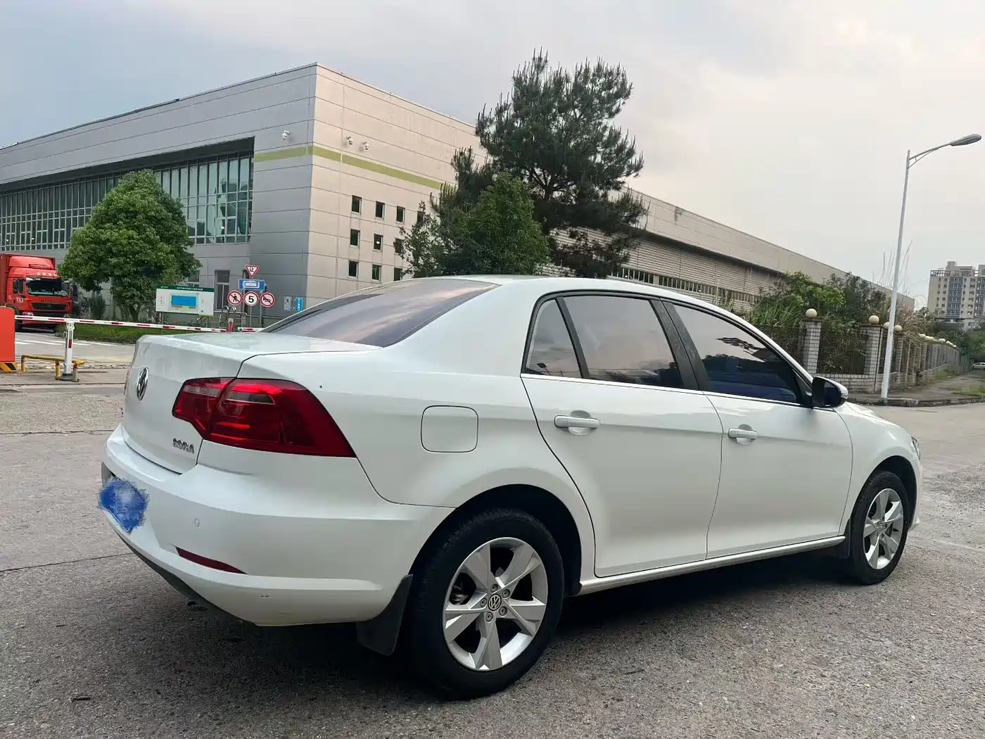 Volkswagen Bora 2014 1.6L Automatic Comfort Edition фото 3