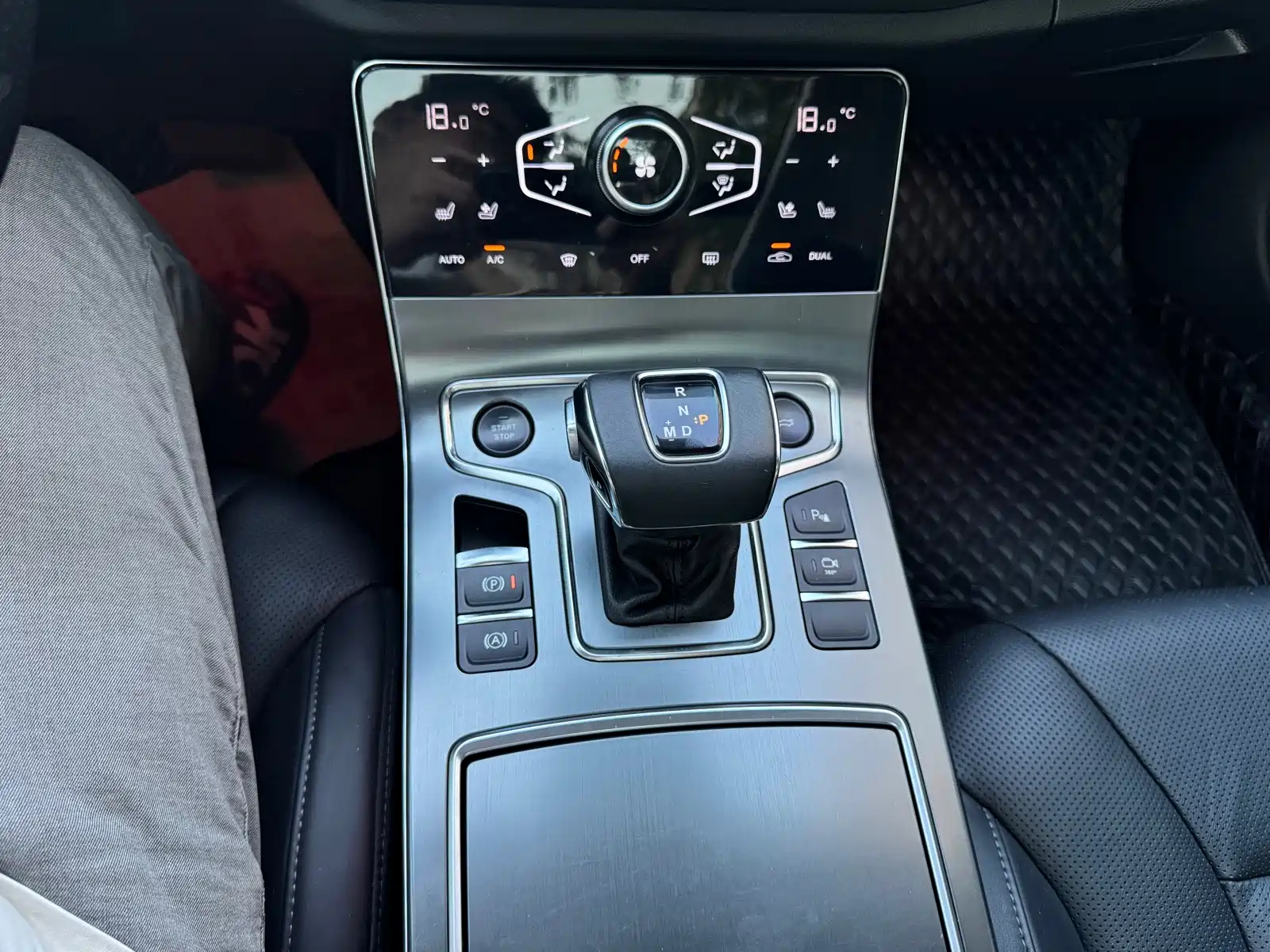 Фото 18 - Hongqi H5