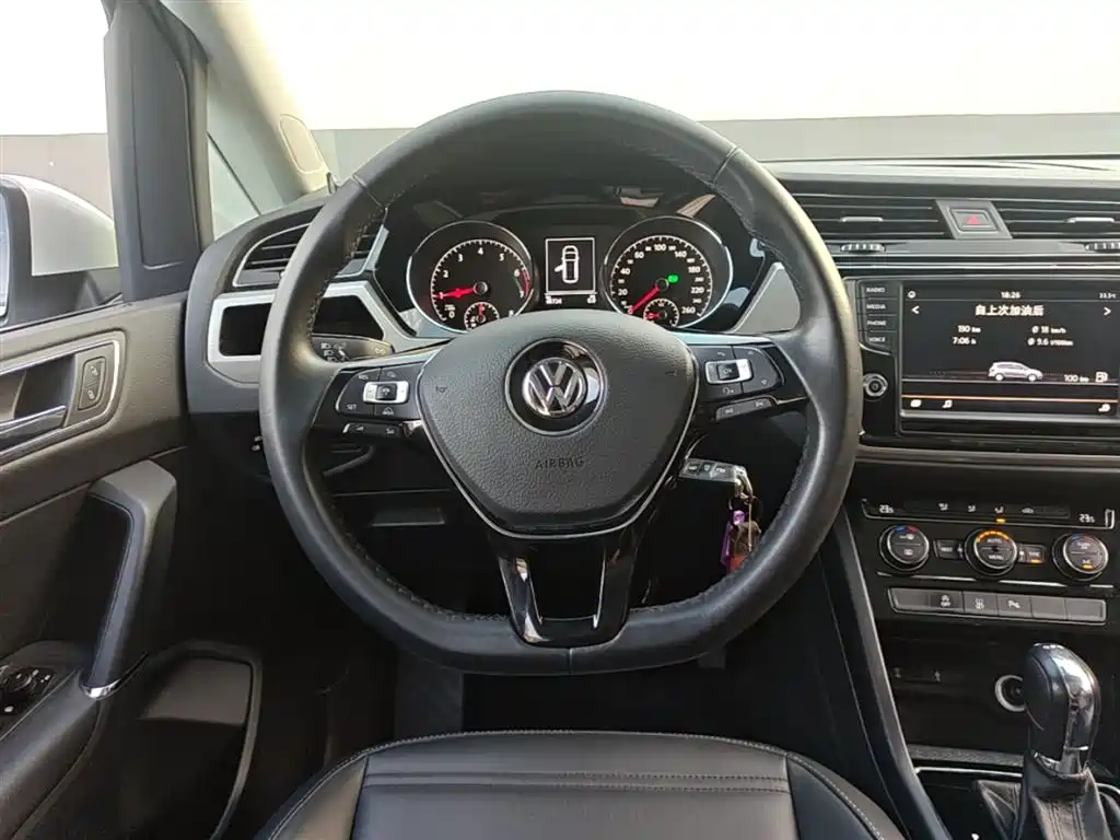 Volkswagen Touran 2018 Touran L 280TSI DSG Comfort 7-seater China V фото 11