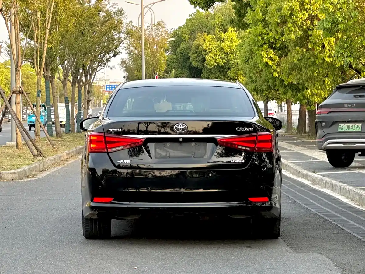 Toyota Crown 2015 2.0T Pioneer фото 5