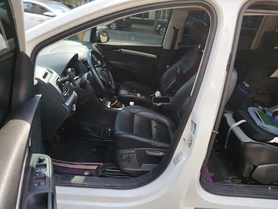 Фото 9 - Volkswagen Sharan