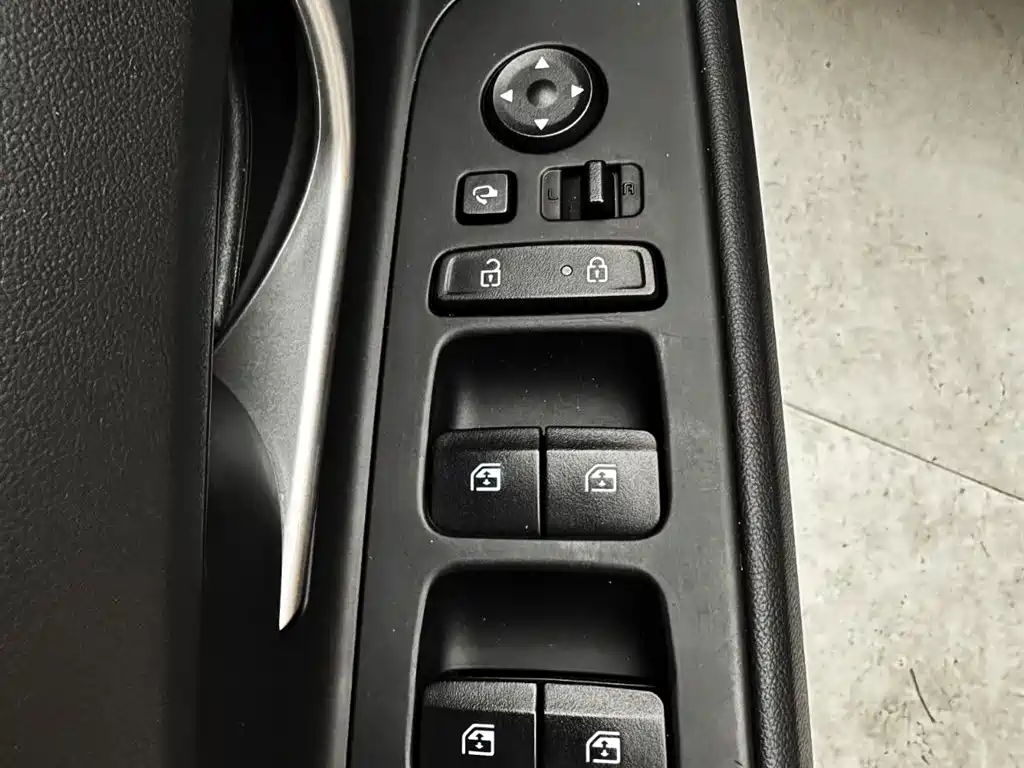 Hyundai Elantra 2021 1.5L CVT LUX Premium Edition фото 16