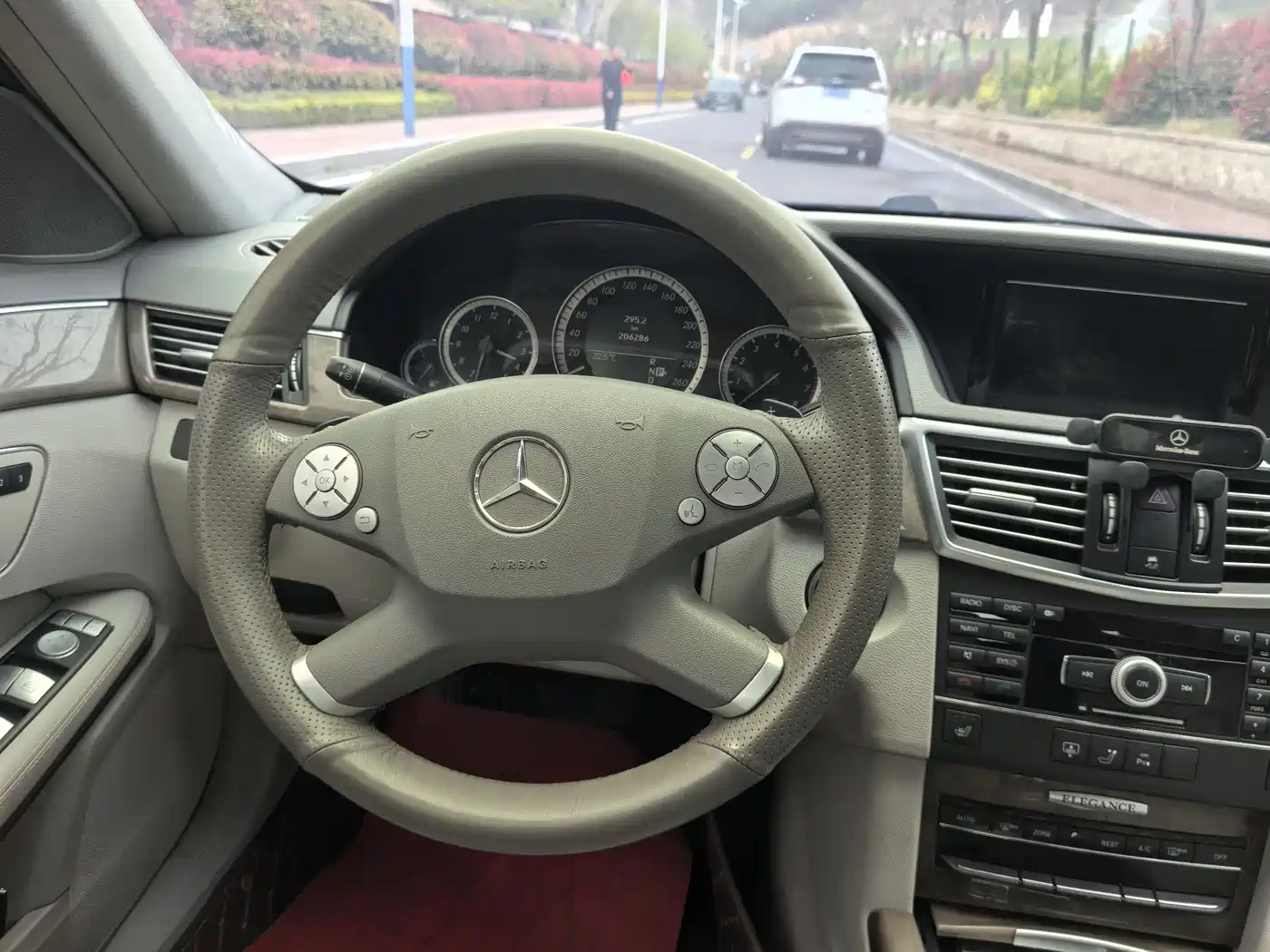 Mercedes-Benz E-Class (Import) 2009 Model E 300 Fashion Version фото 11