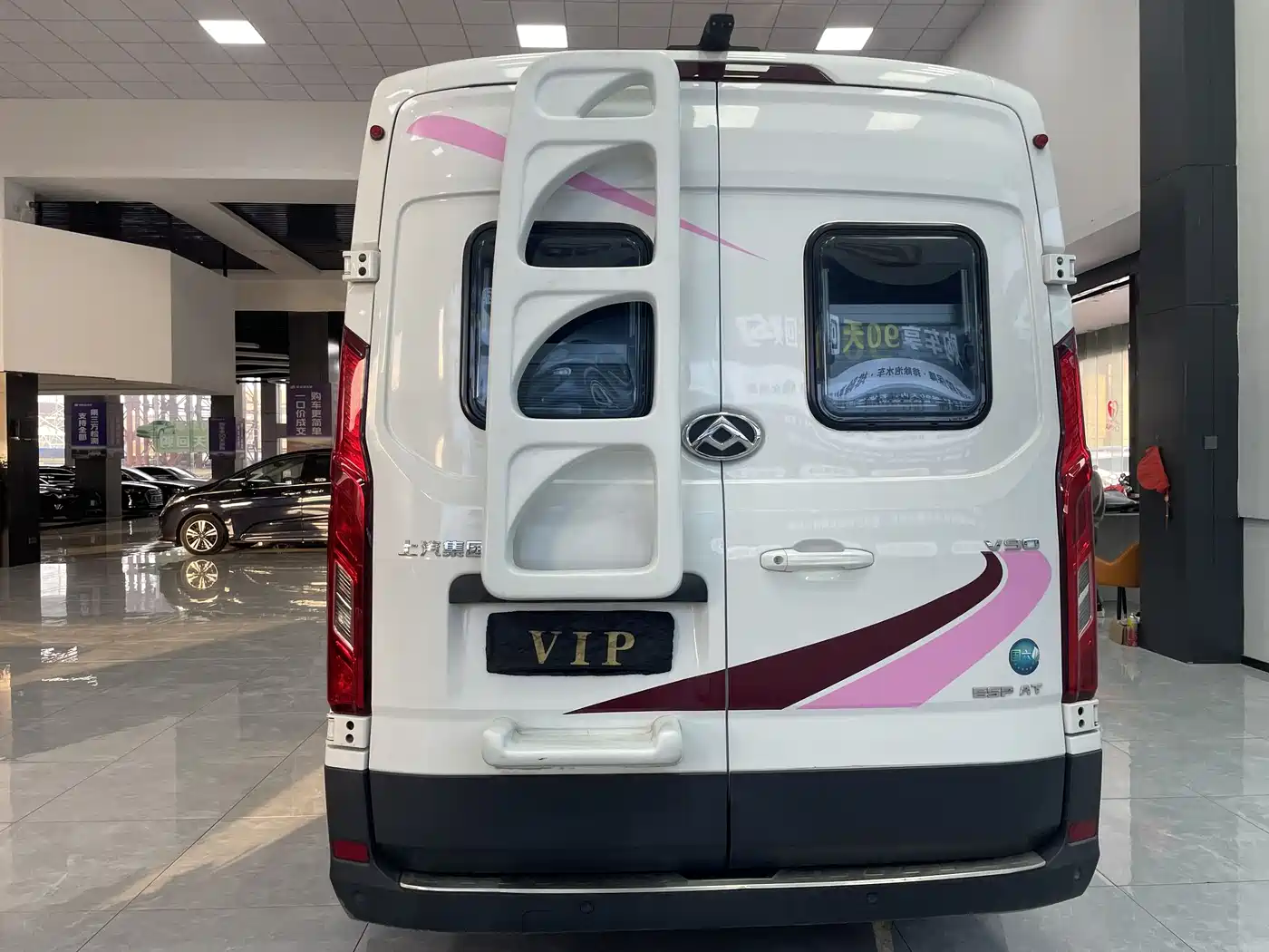 SAIC Maxus MAXUS V90 RV 2021 2.0T Travel Home V90 Self-Contained Class B RV Luxury Transverse Bed фото 6