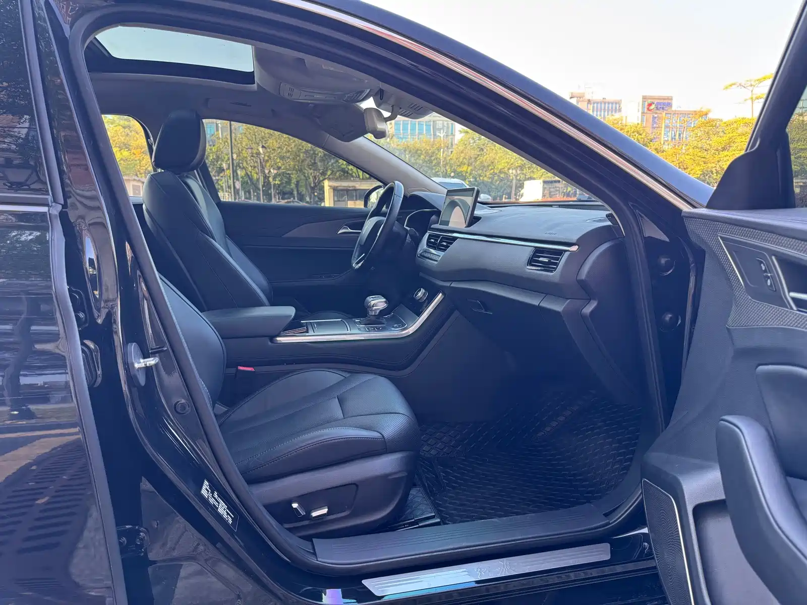Фото 7 - Hongqi H5