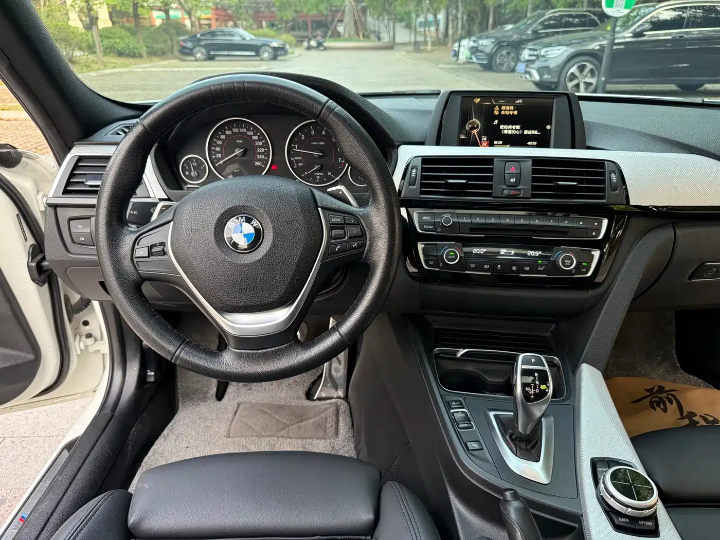 BMW 3 Series 2017 320i M Sport фото 9