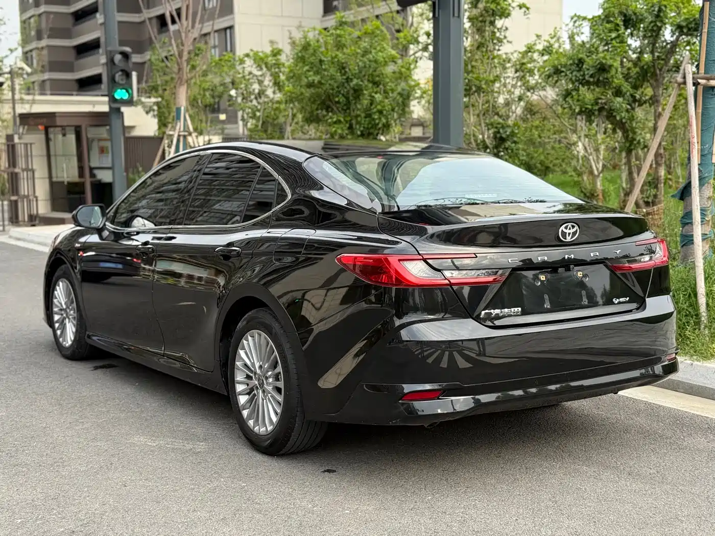 Toyota Camry 2024 Hybrid 2.0HGVP Luxury Edition фото 6