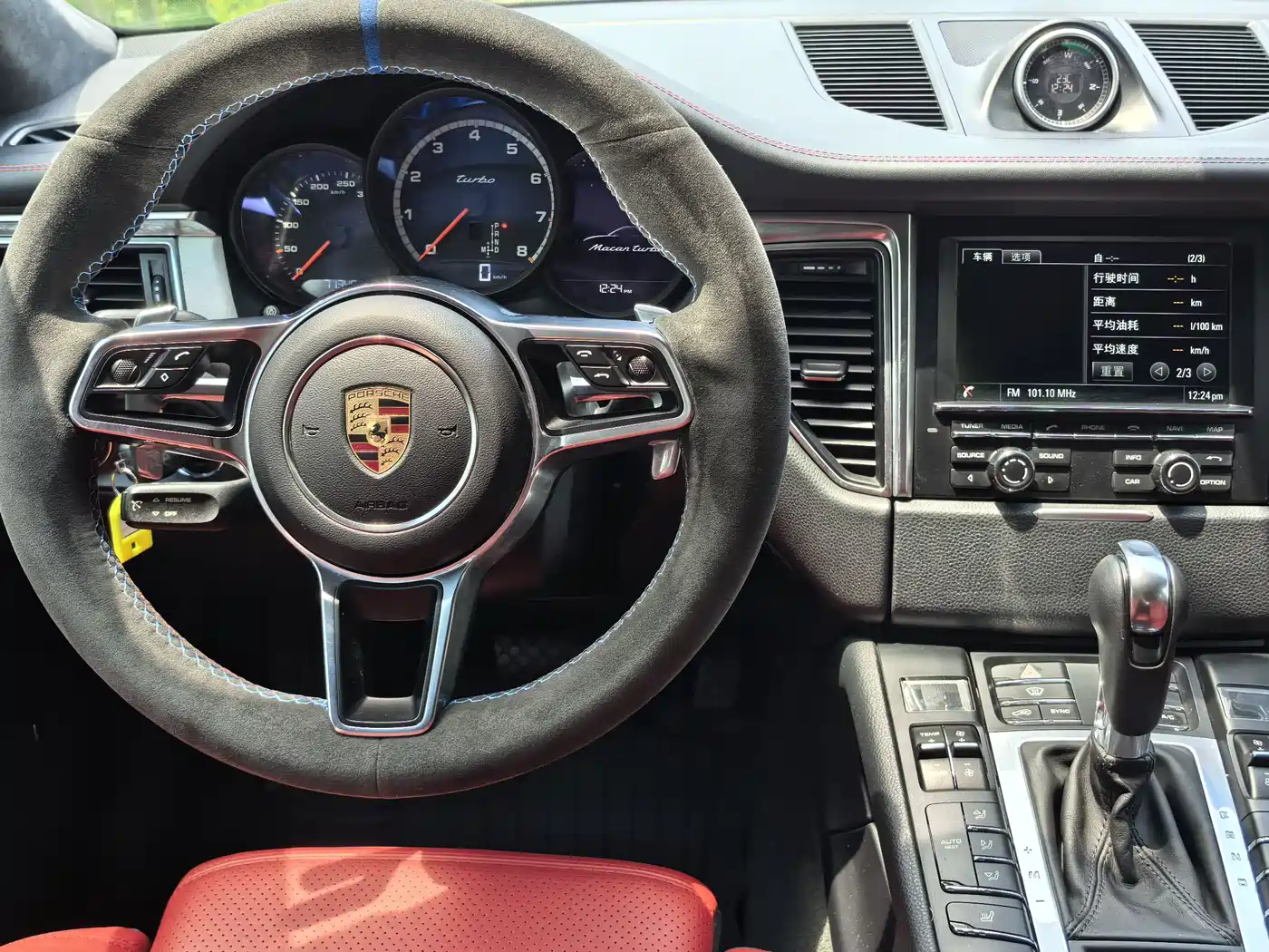 Porsche Macan 2016 Macan Turbo 3.6T фото 9
