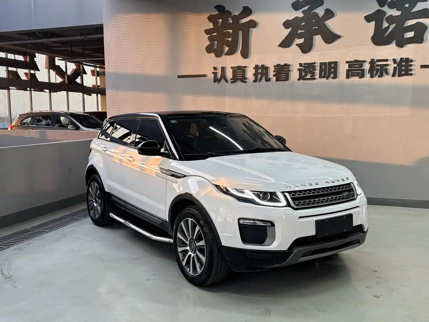 Land Rover Range Rover Evoque 2017 2.0T SE Smart Shine Edition