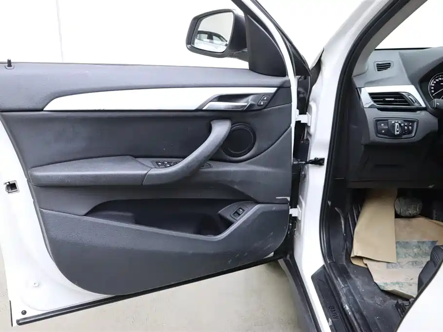 BMW X1 2019 sDrive18Li Fashion Model фото 13
