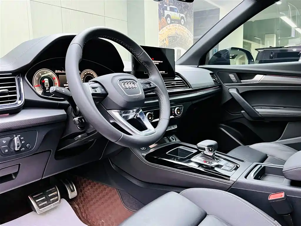 Audi Q5L 2024 Model 40 TFSI Luxury Dynamic фото 8