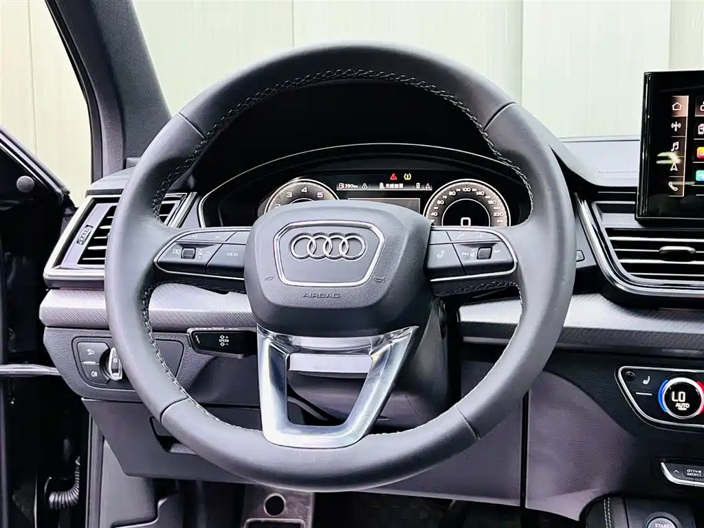 Audi Q5L 2024 Model 40 TFSI Luxury Dynamic фото 10