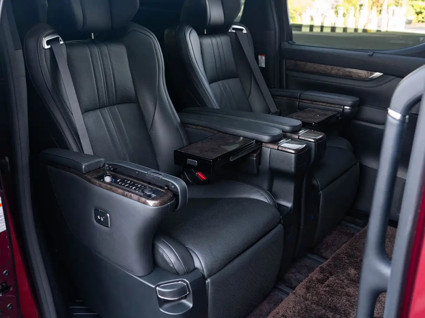 Toyota Alphard 2021 Hybrid 2.5L Ultimate фото 24
