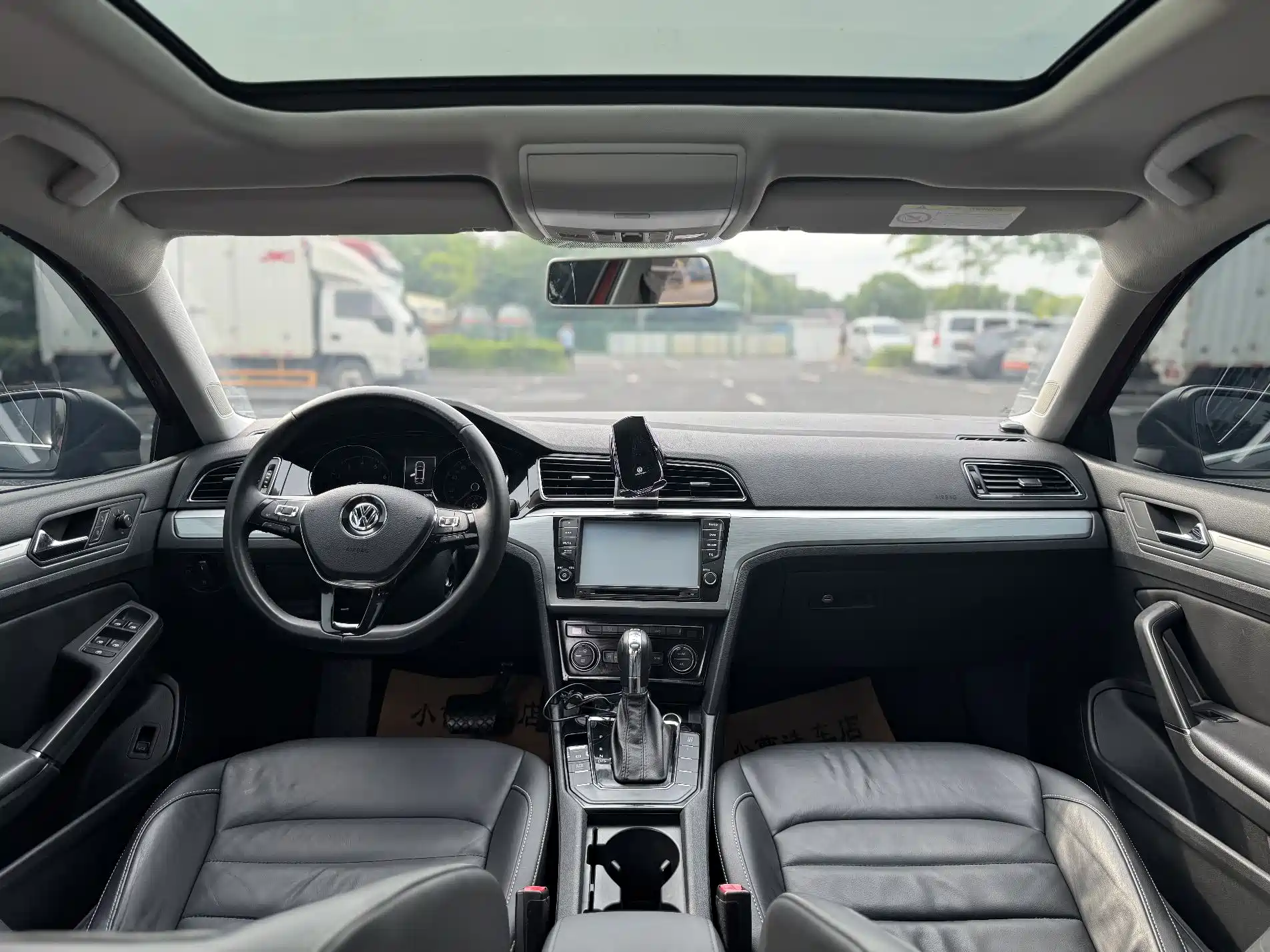 صورة 8 - Volkswagen Lamando