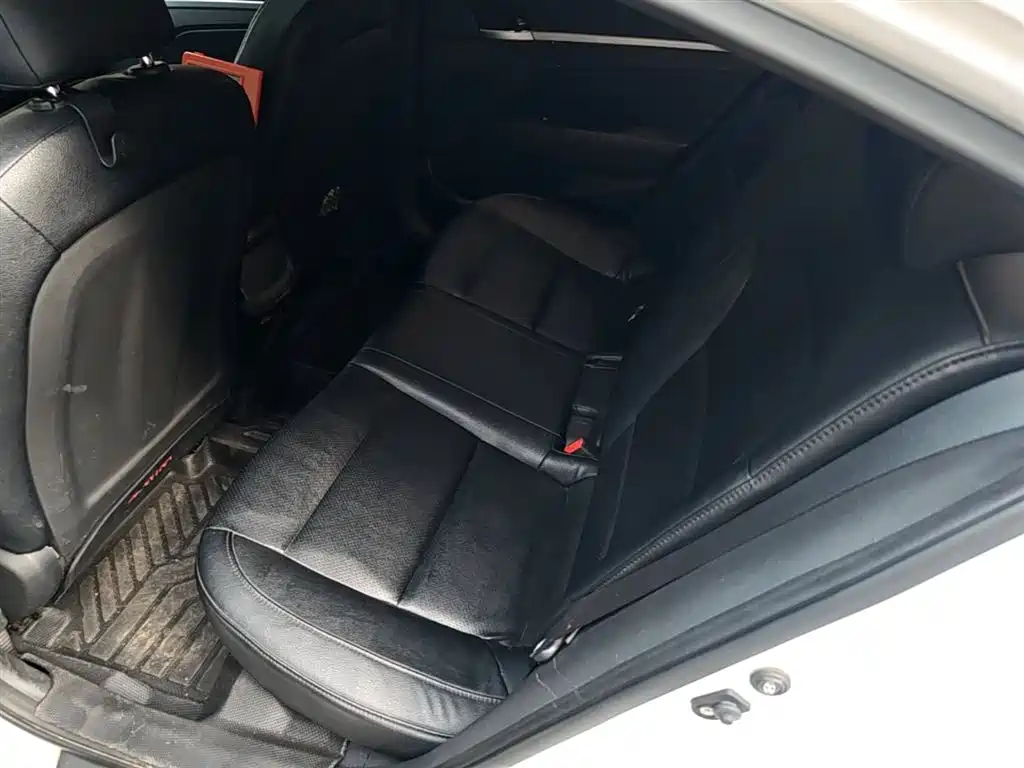 Hyundai Elantra 2016 Model 1.6L Automatic Smart Elite фото 17