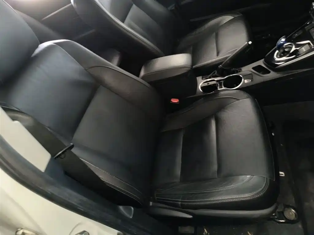 Toyota Corolla 2016 Dual Hybrid 1.8L E-CVT Elite Edition фото 25