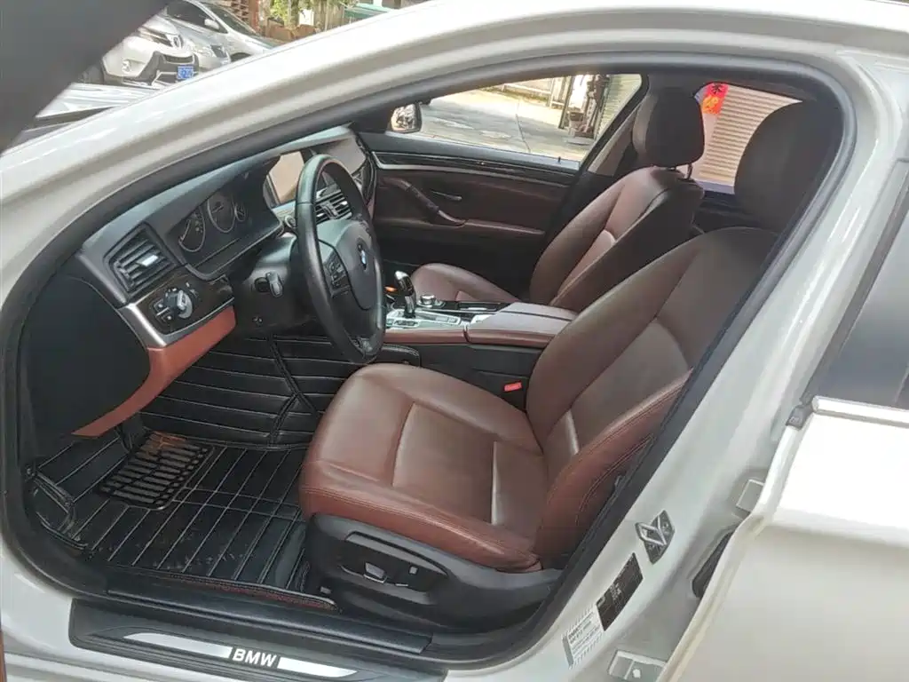 BMW 5 Series 2014 525Li Leading фото 15
