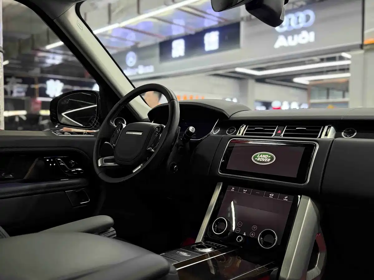 Land Rover Range Rover 2021 3.0 L6 Heritage Extended Classic Edition фото 5