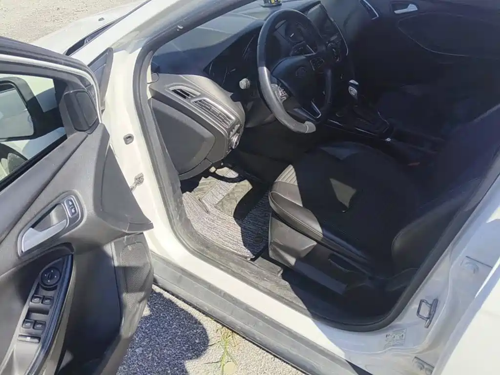 Фото 8 - Ford Focus