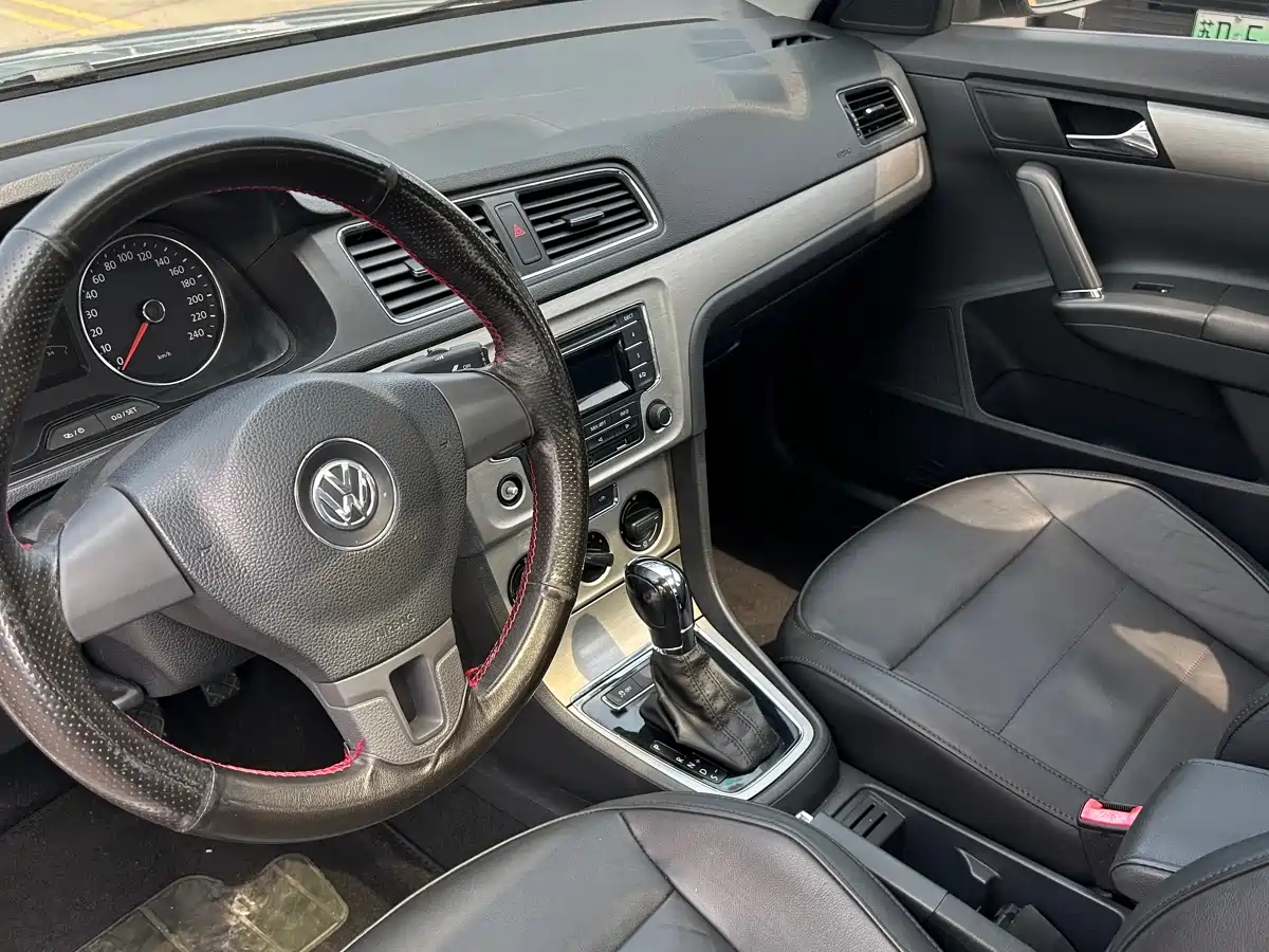 Volkswagen Lavida 2013 Facelift Classic 1.6L Automatic Comfort фото 9