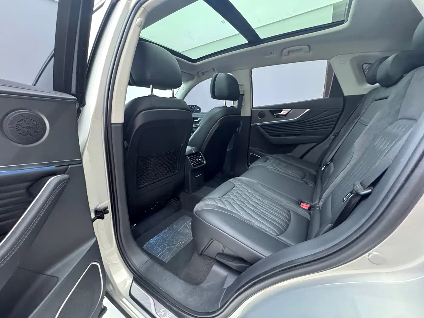 Hongqi HS5 2023 2.0T AWD Flag Enjoy Pro Edition фото 9