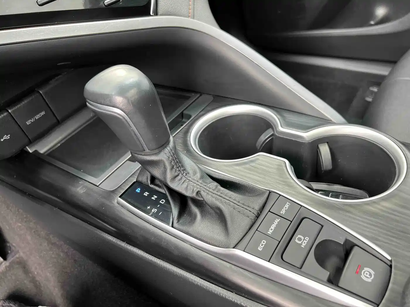 Toyota Camry 2023 2.5G Luxury Edition фото 13
