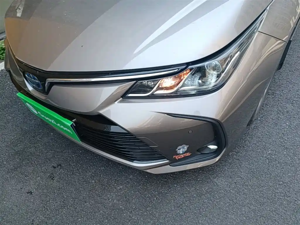 Toyota Corolla 2021 Hybrid 1.8L E-CVT Elite Edition фото 24
