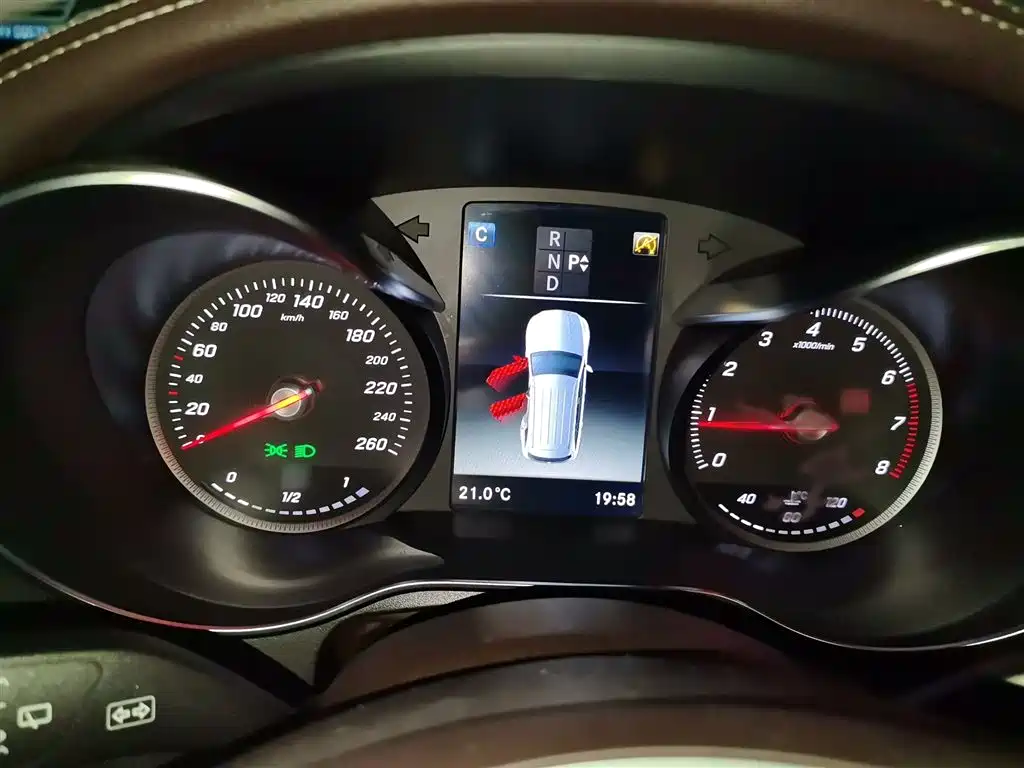 Mercedes-Benz GLC 2017 GLC 260 4MATIC Dynamic фото 4