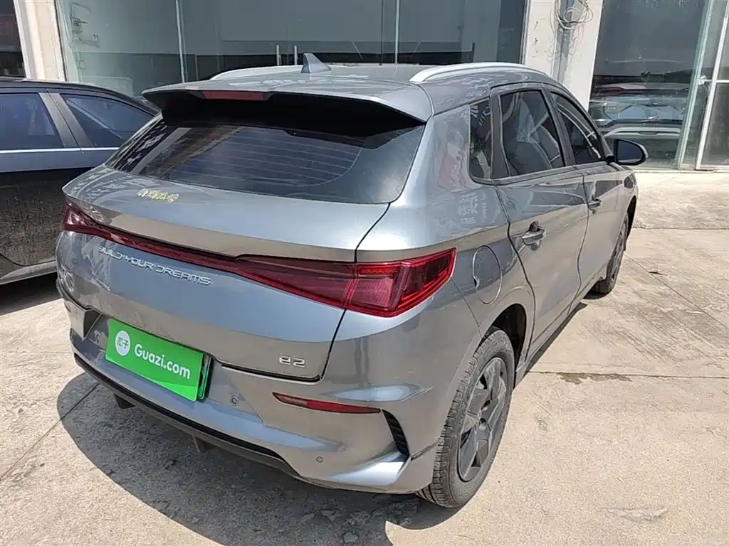 BYD E2
